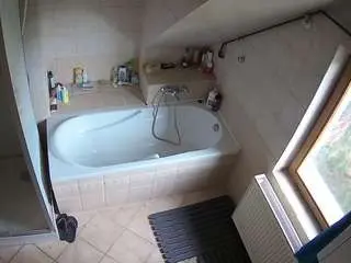 Voyeurcam-julmodels-bath-2nd-1  live sex cam