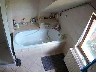 Voyeurcam-julmodels-bath-2nd-1  live sex cam