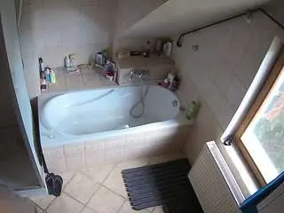 Voyeurcam-julmodels-bath-2nd-1  live sex cam