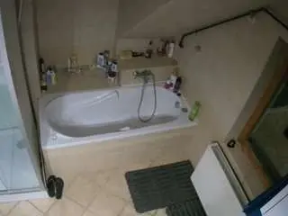 Voyeurcam-julmodels-bath-2nd-1  live sex cam
