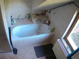 Voyeurcam-julmodels-bath-2nd-1  live sex cam