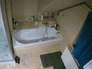 Voyeurcam-julmodels-bath-2nd-1  live sex cam