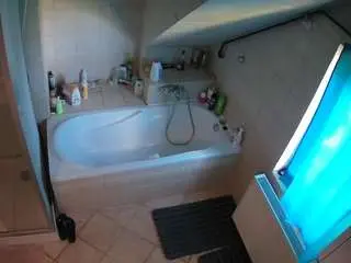 Voyeurcam-julmodels-bath-2nd-1  live sex cam