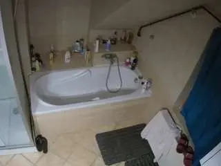 Voyeurcam-julmodels-bath-2nd-1  live sex cam