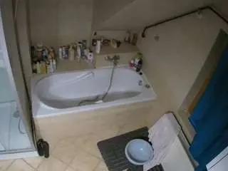 Voyeurcam-julmodels-bath-2nd-1  live sex cam