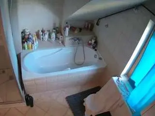 Voyeurcam-julmodels-bath-2nd-1  live sex cam