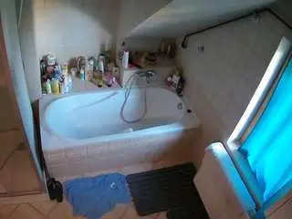 Voyeurcam-julmodels-bath-2nd-1  live sex cam