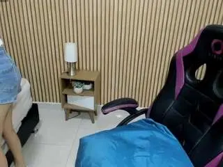 Honeyy-sun  live sex cam