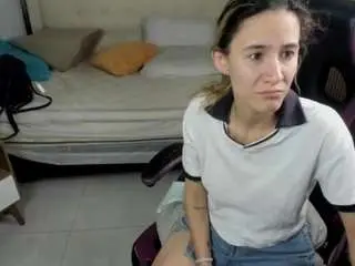 Honeyy-sun  live sex cam