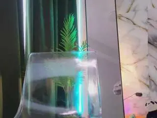 Icyicyglow  live sex cam
