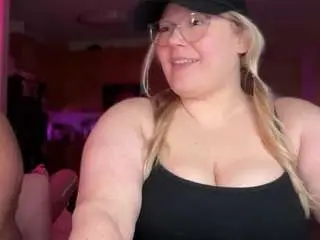 Piggyrose  live sex cam