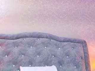 Yesyhills  live sex cam