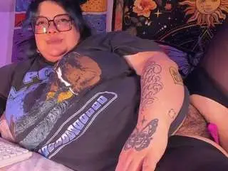 Bananasquirtt  live sex cam
