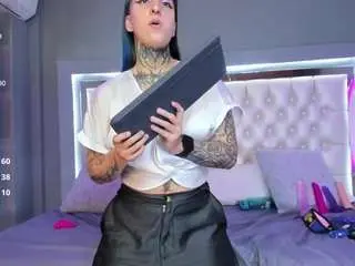 Izzymoon  live sex cam