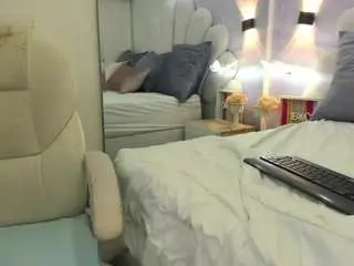 Lunabloomm  live sex cam