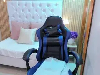 Lunabloomm  live sex cam