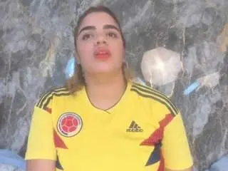 Nini-foxxx  live sex cam