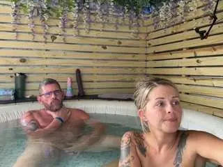 Backitupwrennd  live sex cam