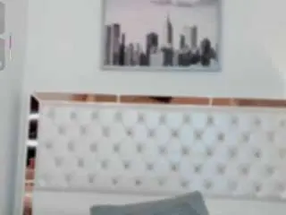 Bellaa-joness  live sex cam