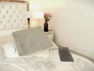 Bellaa-joness  live sex cam