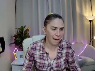 Tessadaybreak  live sex cam
