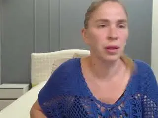 Tessadaybreak  live sex cam