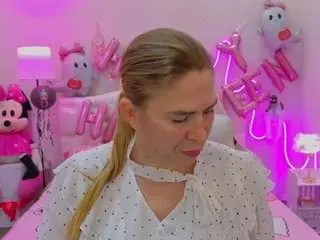 Tessadaybreak  live sex cam