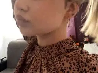 Mechellewensman  live sex cam