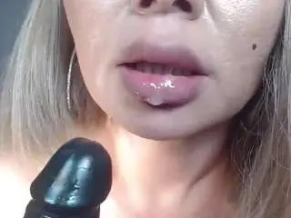 Secretsdesire  live sex cam