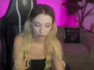 Emmarose69  live sex cam