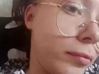 Roseannschoenberger  live sex cam