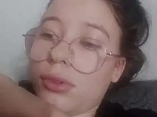 Roseannschoenberger  live sex cam