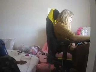 Voyeurcam-sexy-little-ana-01  live sex cam