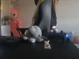 Voyeurcam-sexy-little-ana-01  live sex cam
