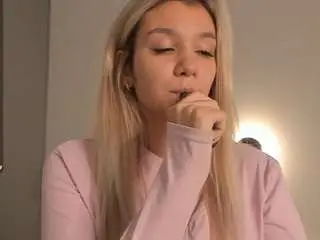 Joannielarke  live sex cam