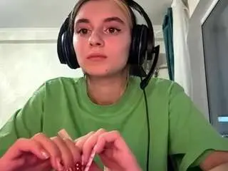 Kelsienoggle  live sex cam