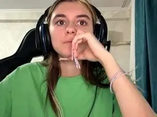 Kelsienoggle  live sex cam