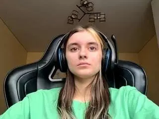 Kelsienoggle  live sex cam