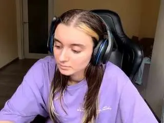 Kelsienoggle  live sex cam