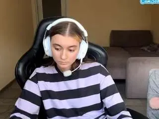 Kelsienoggle  live sex cam
