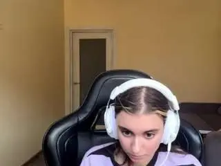 Kelsienoggle  live sex cam
