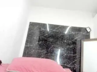 Suzan23  live sex cam