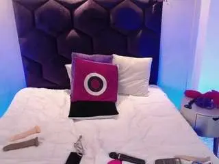 Gin-fox  live sex cam