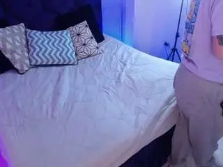 Gin-fox  live sex cam