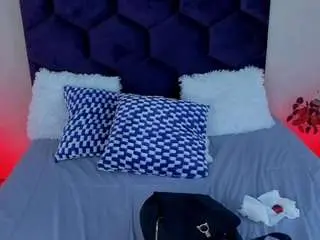 Gin-fox  live sex cam