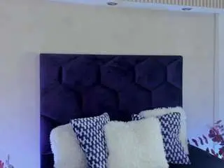 Gin-fox  live sex cam