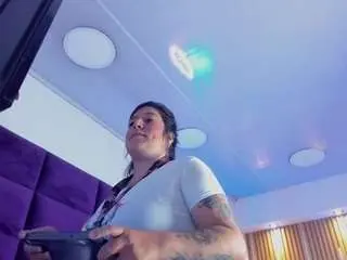 Gin-fox  live sex cam