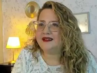 Martina-curvy  live sex cam