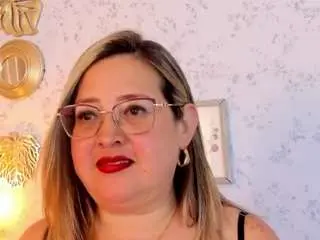 Martina-curvy  live sex cam