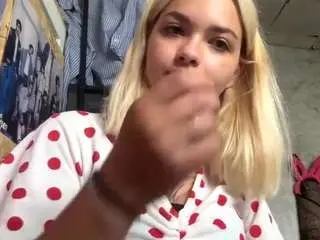 Candybalmores  live sex cam